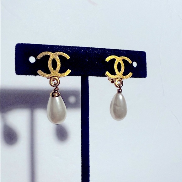 CHANEL Gold and Pearl Logo clip on Earrings - Picture 1 of 5